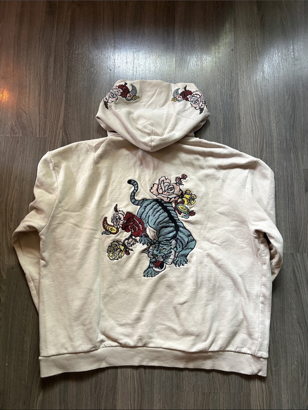 URBAN OUTFITTERS - "Tiger Floral/Rose" hoodie